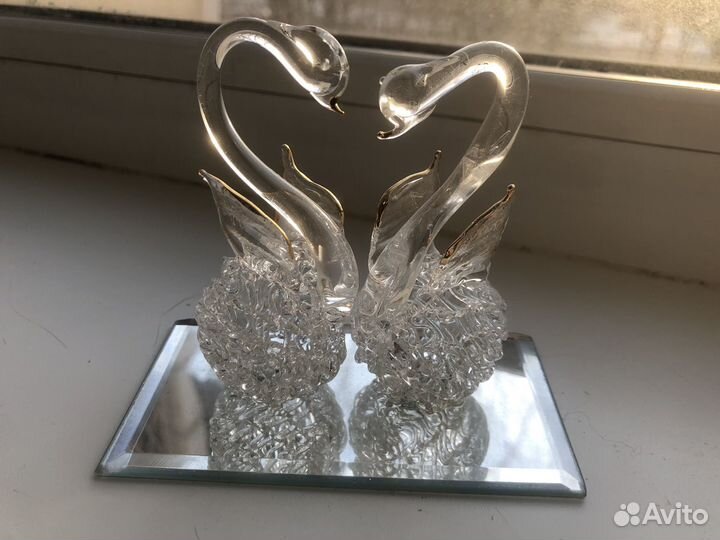 Лебеди из стекла сувенир винтаж