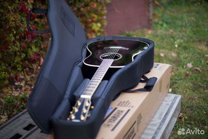 Гитара электроакустическая Yamaha LL6 ARE BL