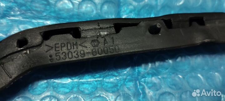 Уплотнительная резинка решетки lexus LX 15-21