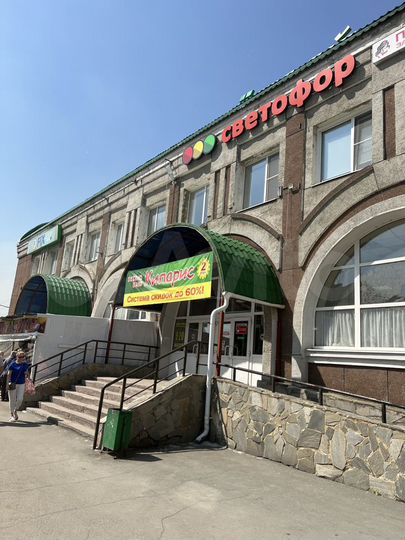 Торговый комплекс с арендаторами, 5750 м²