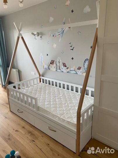 Детская кровать с бортиком