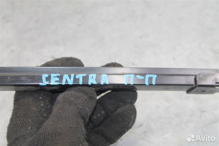 Направляющая стекла двери передней правой Nissan