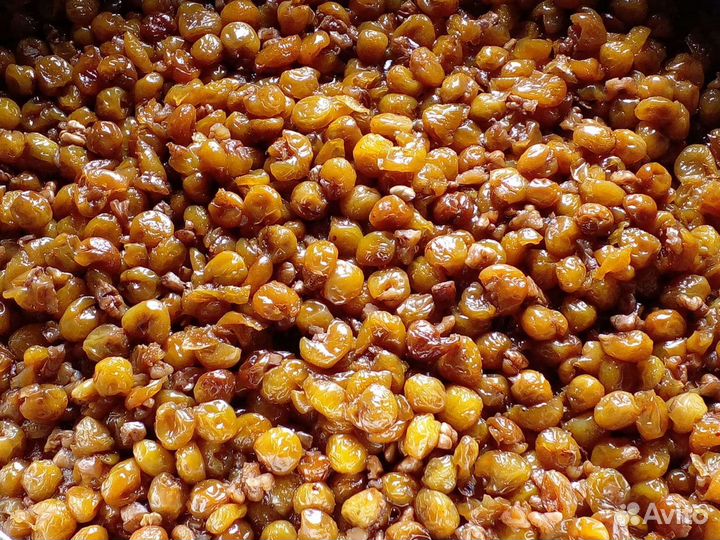 Белая черешня с орехом