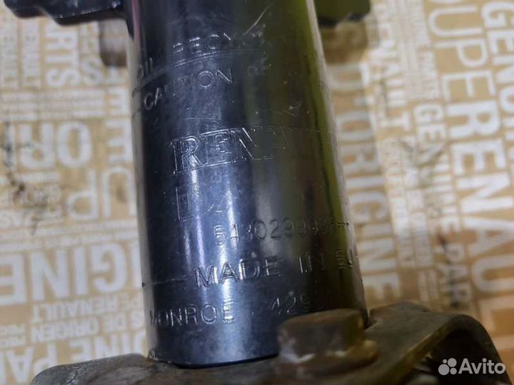 Стойка амортизатора передняя правая Renault Duster