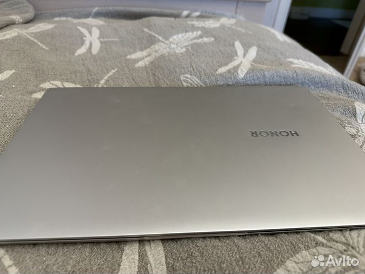 Ноутбук honor magicbook pro)
