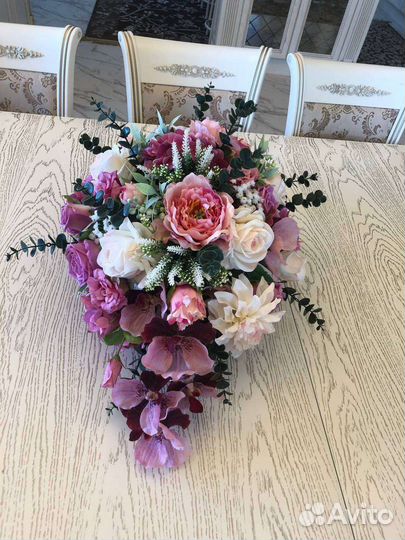 Интерьерная композиция из искусственных цветов