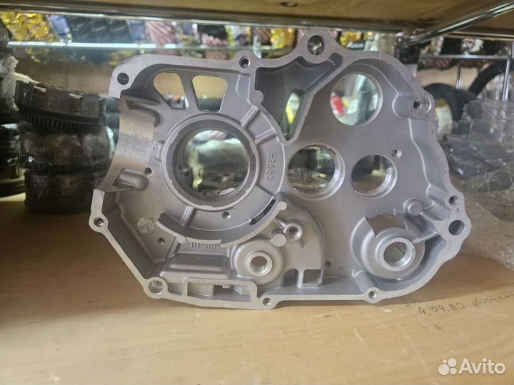 Правый корпус картера YX-140 Нижний Эл. стартер