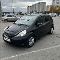 Honda Jazz 1.3 CVT, 2005, 231 000 км, с пробегом, цена 650 000 руб.