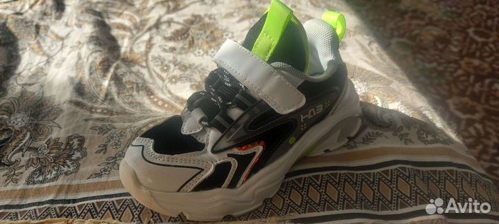 Продам кроссовки детские