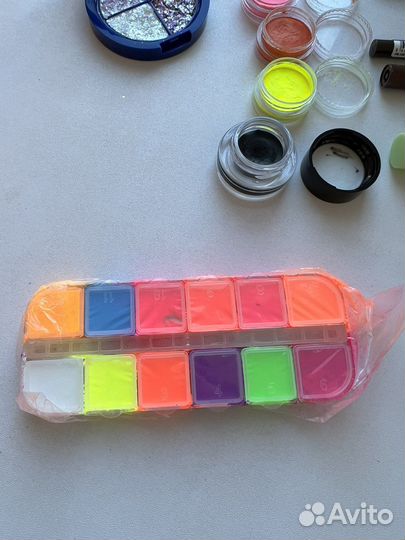 Набор косметики (можно приобрести отдельно)