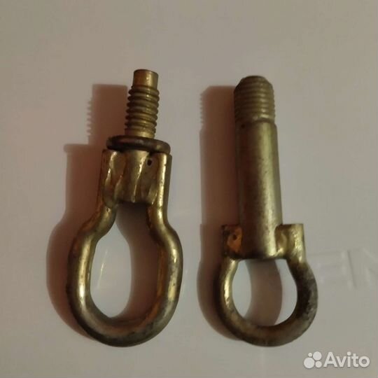 Буксировочный крюк