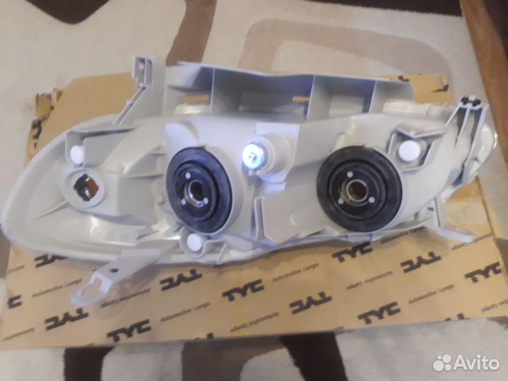 Фара правая Toyota Corolla (E130)