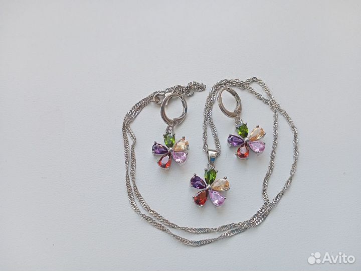 Набор серьги и кулон на цепочке 