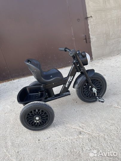 Трехколесный велосипед