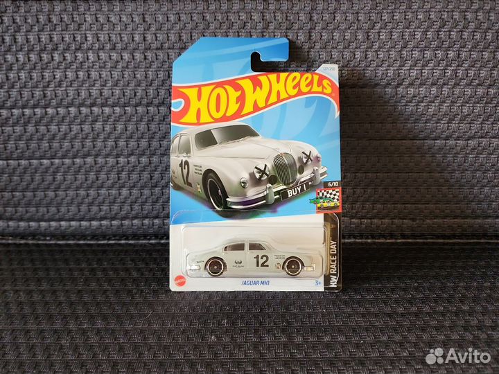 Hot Wheels Jaguar Mk1 / Hw Race Day