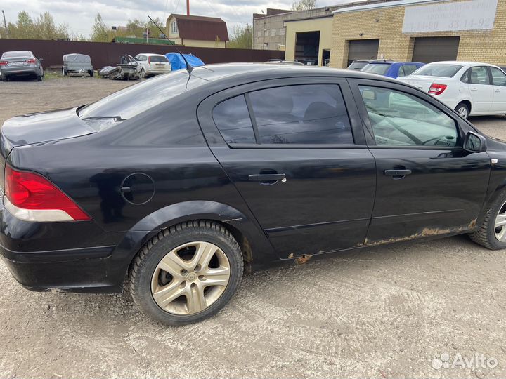 Opel Astra 1.8 AT, 2008, битый, 256 000 км