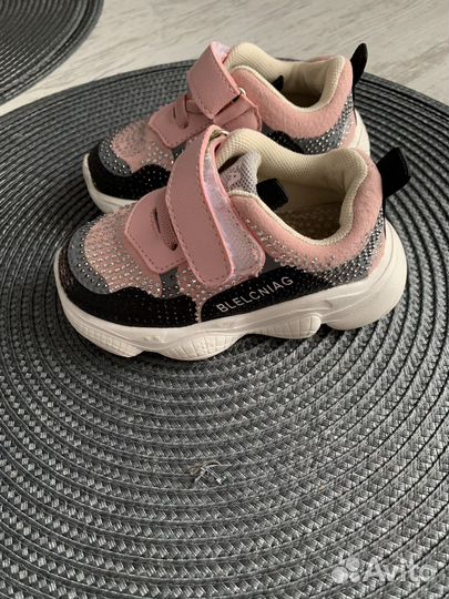 Кроссовки для девочки