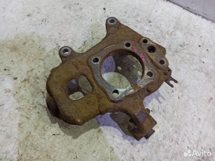 Кулак задний левый Ниссан