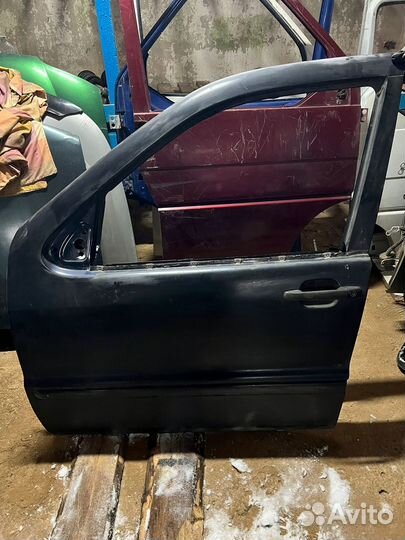 Mercedes ml w163 дверь передняя левая