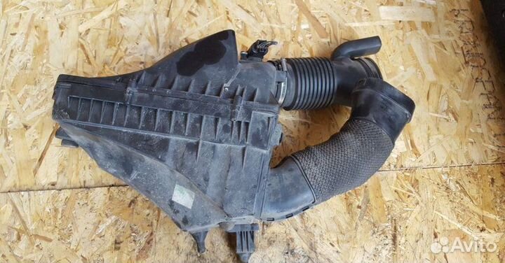 Корпус воздушного фильтра правый Jaguar Xj X351