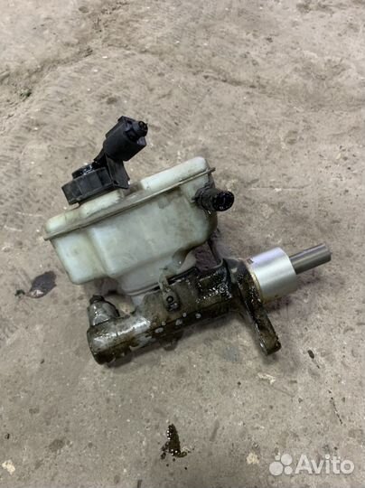 Главный тормозной цилиндр Skoda Octavia A5