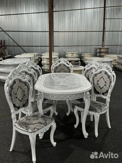 Столы и стулья