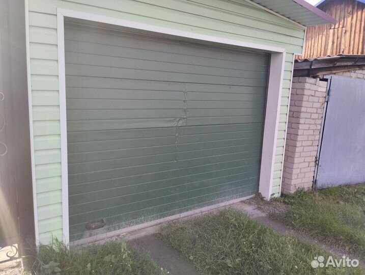 Секционные ворота б/у