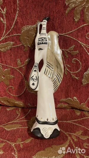 Девушка с кувшином