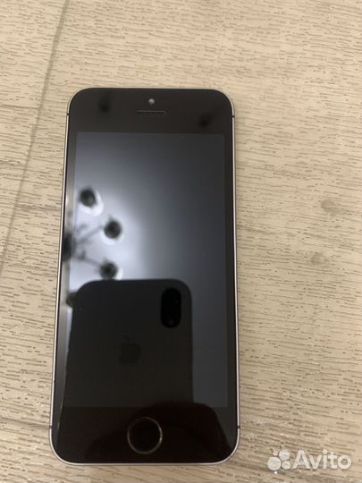 iPhone SE, 32 ГБ