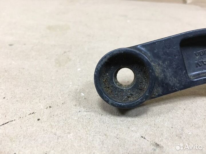 Поводок дворника левый Nissan Almera G15