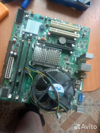 Материнская плата 775
