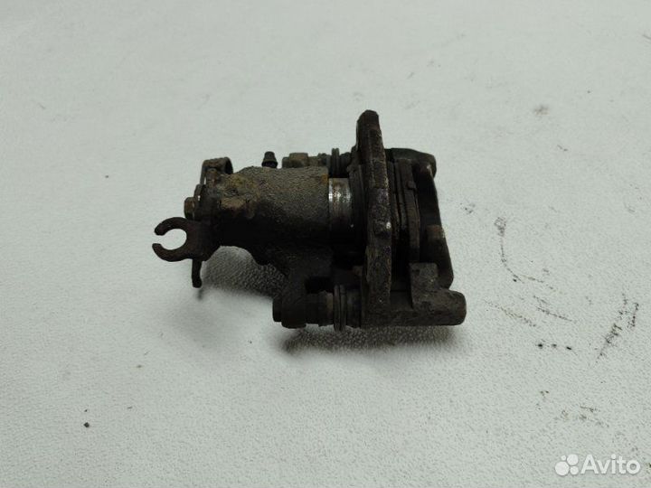 Суппорт тормозной задний левый Mitsubishi Carisma