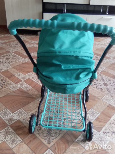 Кукольная коляска для куклы