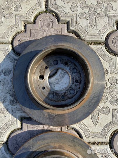 Тормозные колодки задние на Volvo 960