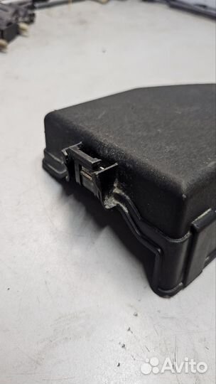 Крышка блока предохранителей Hyundai Solaris 1