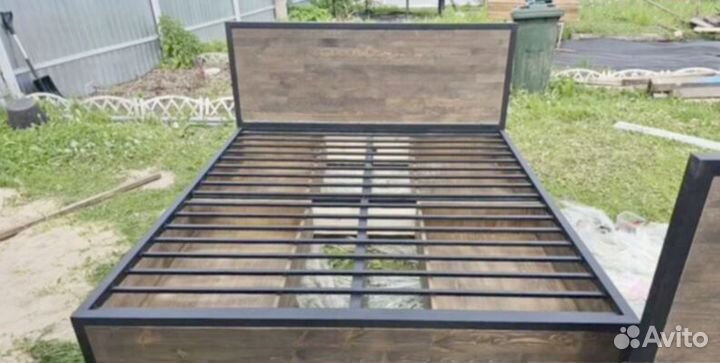 Кровать из металла лофт