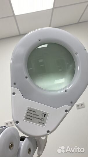 Лампа лупа на струбцине