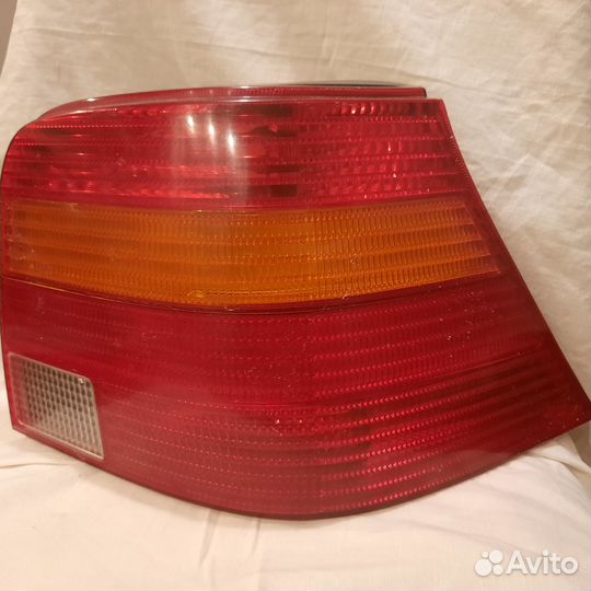 Задний фонарь правый Фольксваген Гольф 4