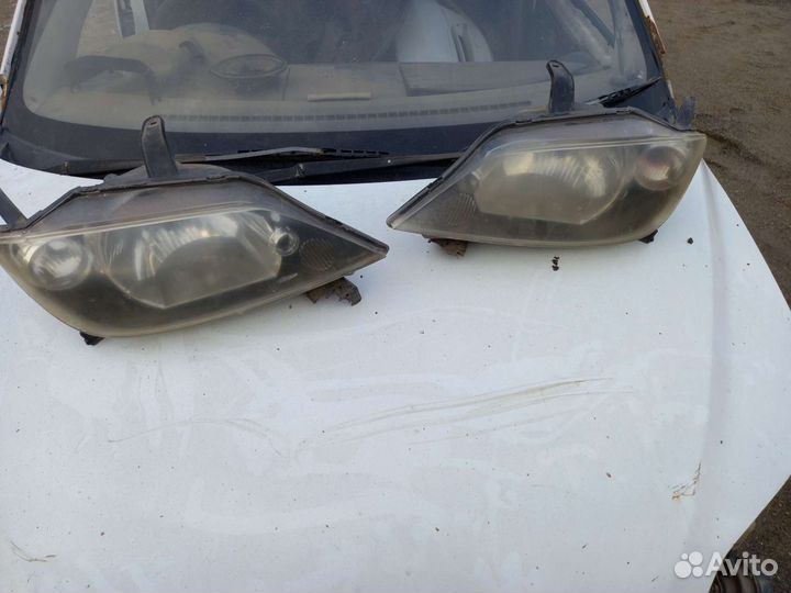 Mazda Demio передние Правая левая фары