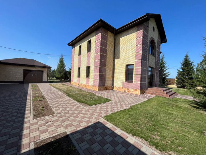 Коттедж 285,4 м² на участке 28,3 сот.