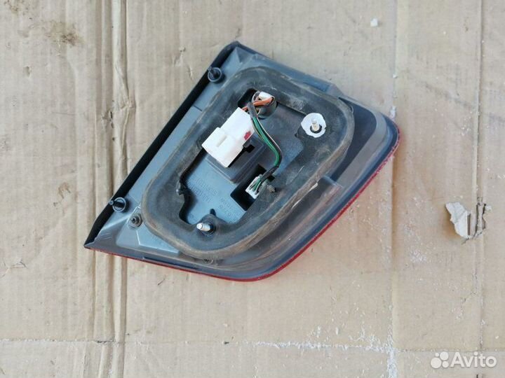 Фонарь в крышку багажника задний левый Kia Sorento