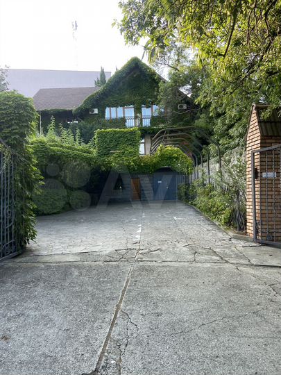 Дом 320 м² на участке 10 сот.