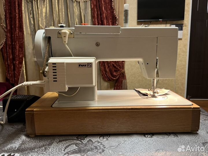 Швейная машинка Чайка 143А