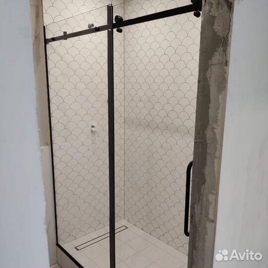 Стеклянная душевая кабина