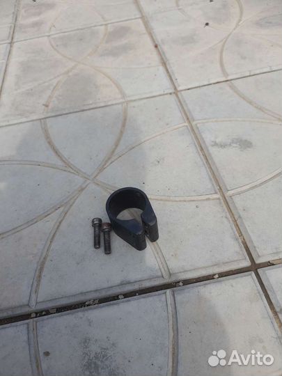 Зажим для трюкового самоката