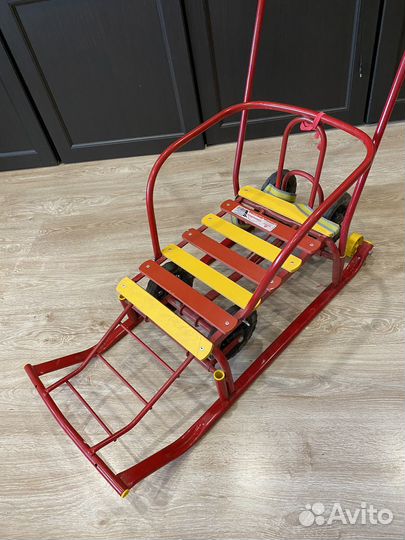 Детские санки на колесах с накидкой