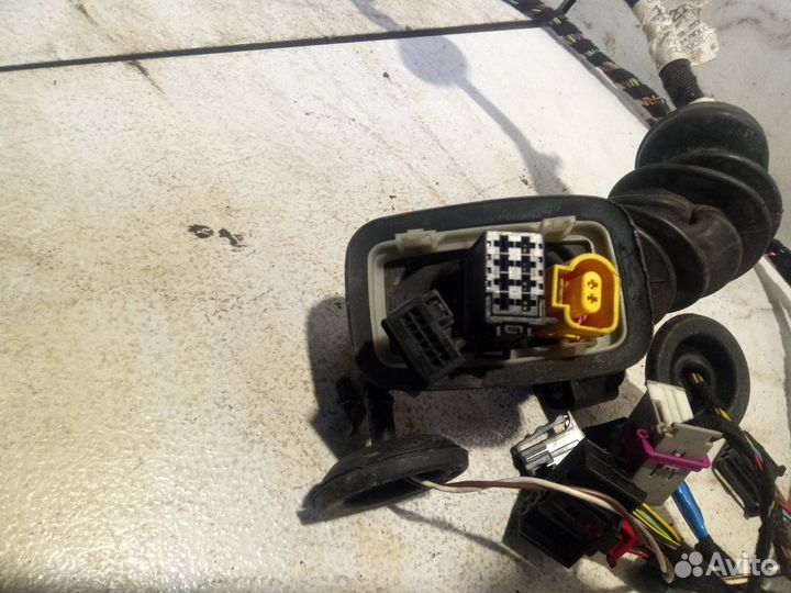 Проводка двери передней левой Skoda Octavia