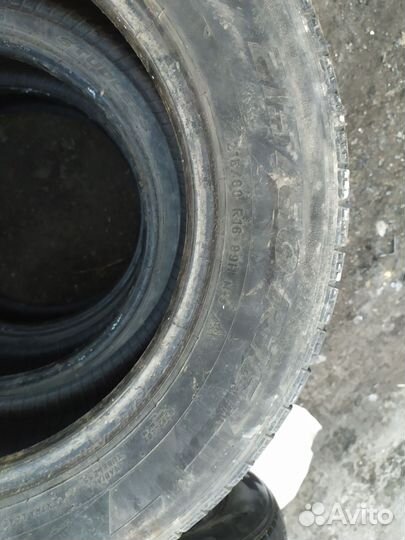 Pirelli Ice Zero 215/60 R16