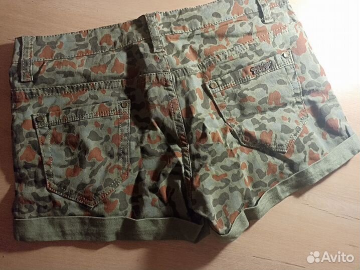 Новые шорты 42-44 размер