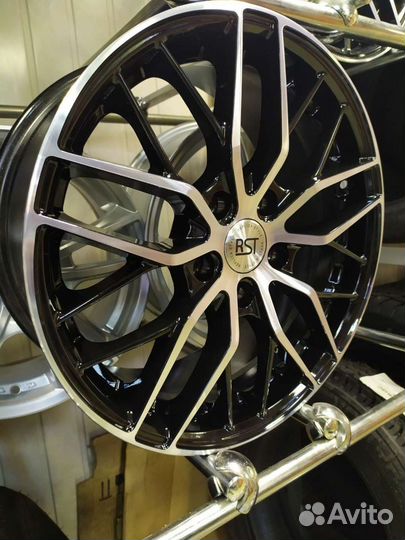 Диски R17 5x114,3 et45 d 67,1 RST Новые